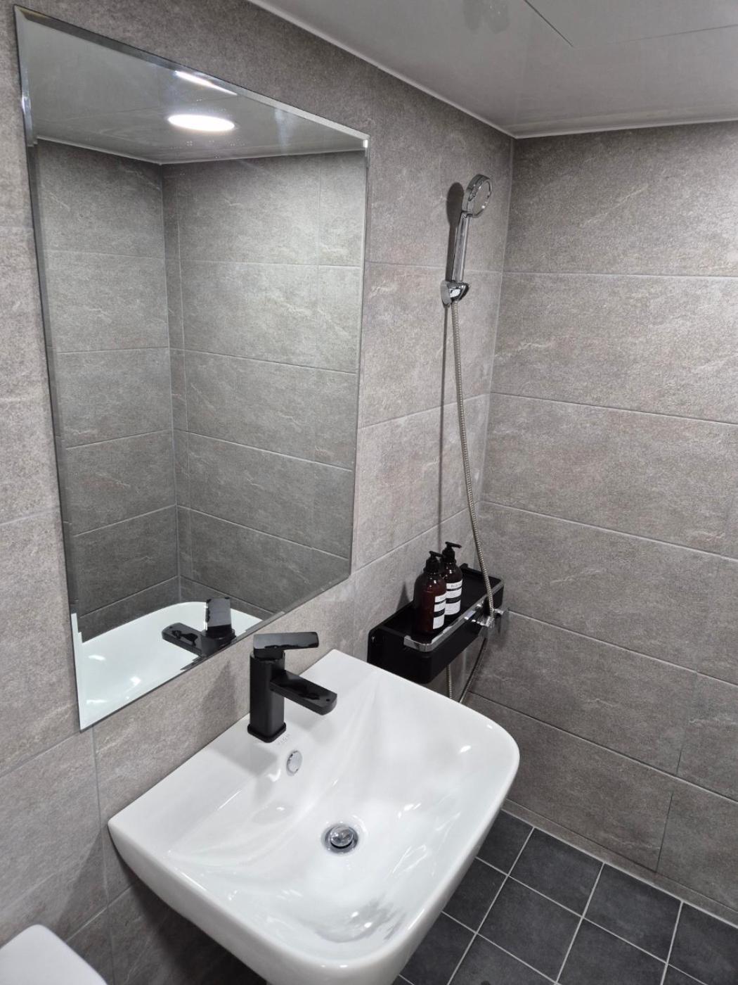 Gangnam Seven Hostel Seul Zewnętrze zdjęcie